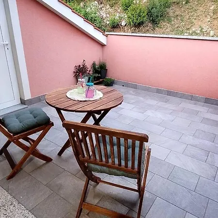 Apartment Close To City Far From Crowd *