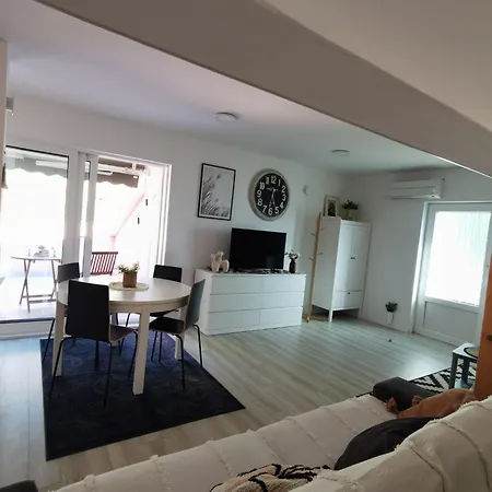Close To City Far From Crowd Apartment